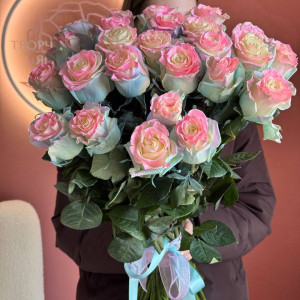 Pink Pearl – 25 Pink-Edged White Roses | Flower Delivery Cherkasy