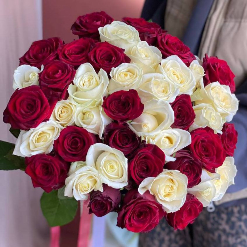 United Hearts – Red & White Rose Bouquet | Flower Delivery Cherkasy