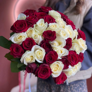 United Hearts – Red & White Rose Bouquet | Flower Delivery Cherkasy