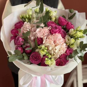 Hydrangea & Spray Rose Bouquet | Flower Delivery Cherkasy