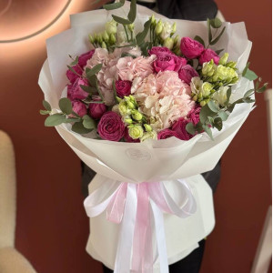 Hydrangea & Spray Rose Bouquet | Flower Delivery Cherkasy