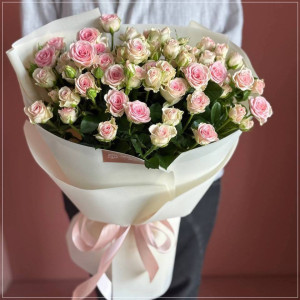 Pink Whisper — Spray Rose Bouquet | Flower Delivery Cherkasy