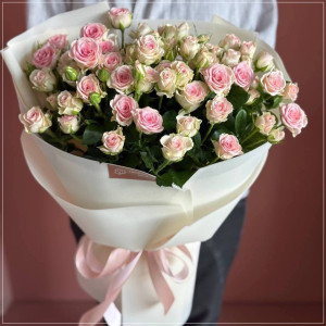 Pink Whisper — Spray Rose Bouquet | Flower Delivery Cherkasy